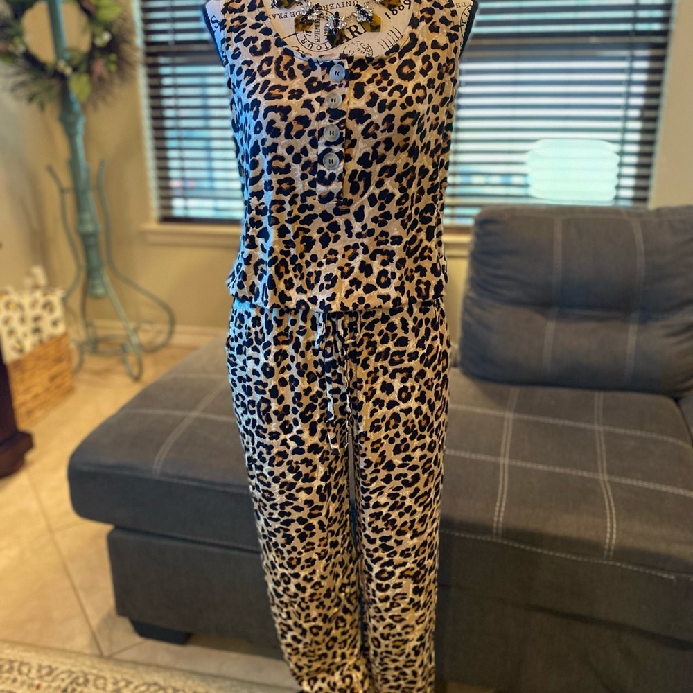 Leopard 🐆 jumper size Small